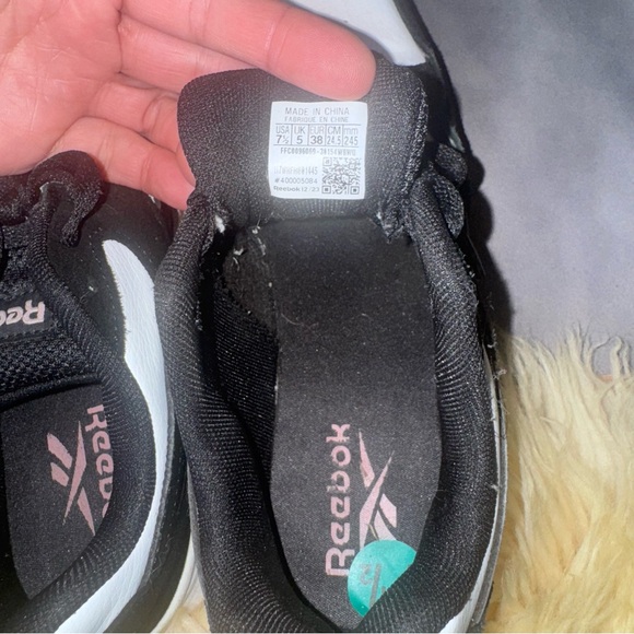 Reebok dust 7.5 women’s Classic Black and White Athletic Shoes retro - Picture 5 of 12